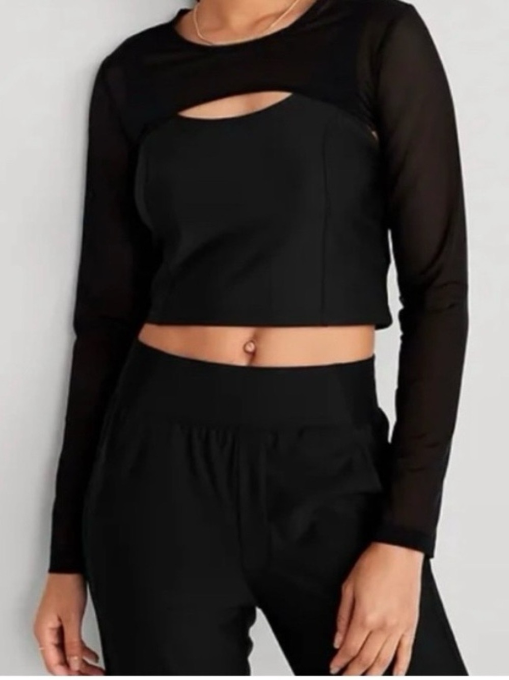 Old Navy Active 2-in-1 Mesh Sleeve Crop Top Black M